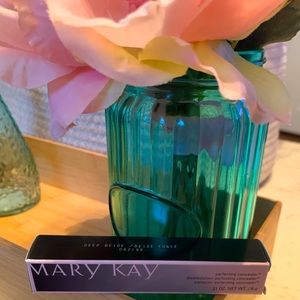 💁🏻‍♀️3 for $12! Mary Kay Perfecting Concealer Deep Beige